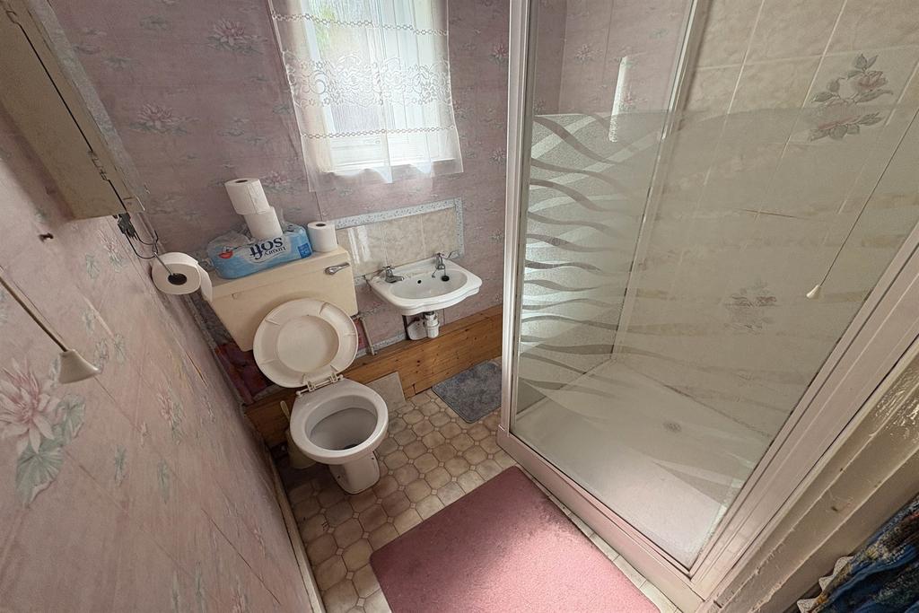 Ground Floor Shower