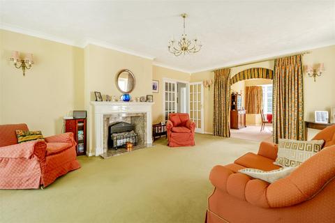 2 bedroom bungalow for sale, Abbotswood, Guildford