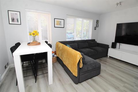 75 Bornedene, Potters Bar, EN6 3EN