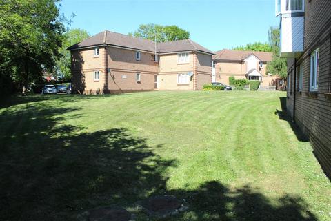 75 Bornedene, Potters Bar, EN6 3EN