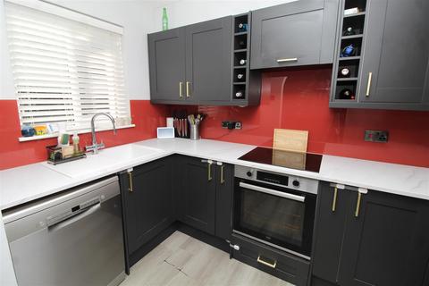 75 Bornedene, Potters Bar, EN6 3EN