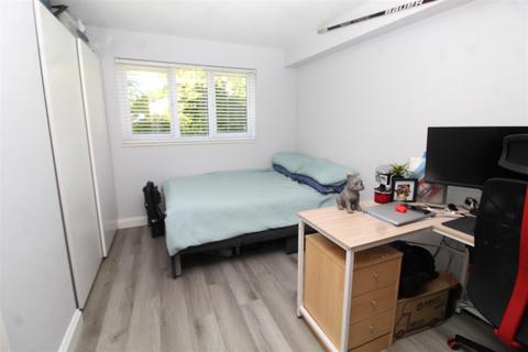 75 Bornedene, Potters Bar, EN6 3EN
