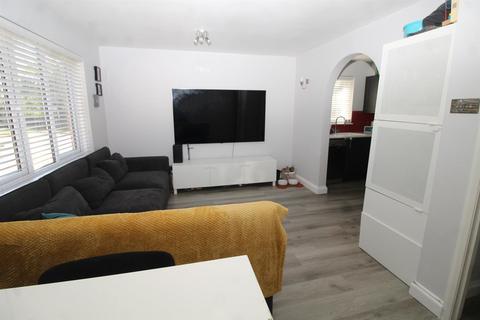 75 Bornedene, Potters Bar, EN6 3EN