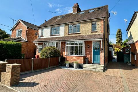 26 Junction Road, Lightwater, GU18 5TQ