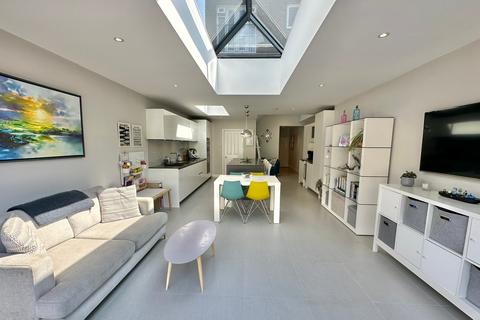 26 Junction Road, Lightwater, GU18 5TQ