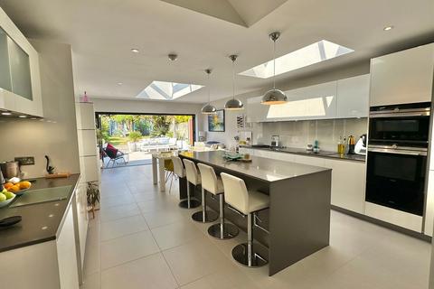 26 Junction Road, Lightwater, GU18 5TQ