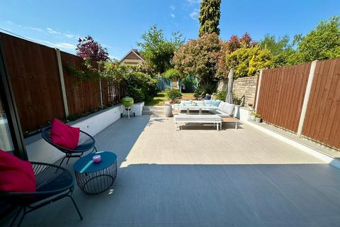 26 Junction Road, Lightwater, GU18 5TQ