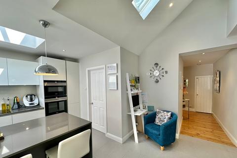 26 Junction Road, Lightwater, GU18 5TQ