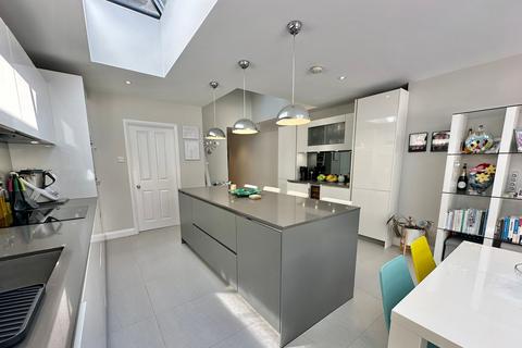 26 Junction Road, Lightwater, GU18 5TQ