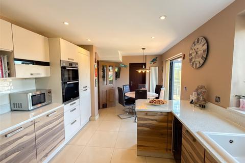 4 Axwell View, Whickham, Newcastle Upon Tyne, NE16 4JS