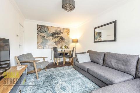 2 bedroom apartment for sale, Regent Court, Main Road, Gidea Park, RM2