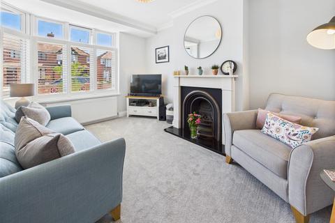 3 bedroom terraced house for sale, Garden Road, Walton-On-Thames