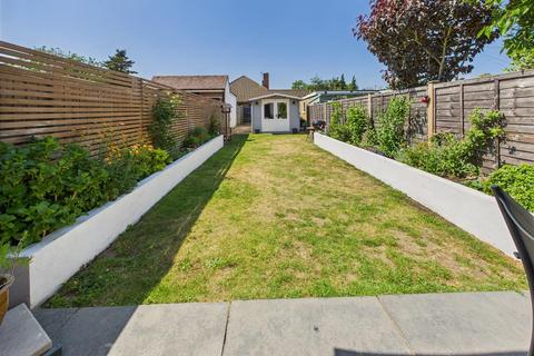 3 bedroom terraced house for sale, Garden Road, Walton-On-Thames