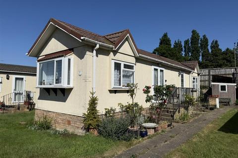 2 bedroom mobile home for sale, Barnet Lane, Elstree WD6