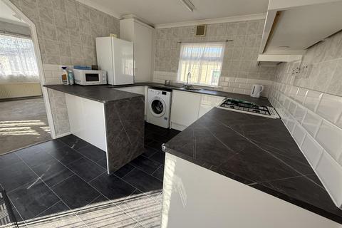 2 bedroom mobile home for sale, Barnet Lane, Elstree WD6