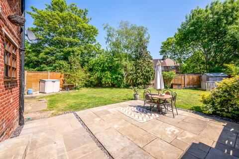 16 Prestbury Square, London, SE9 4NA