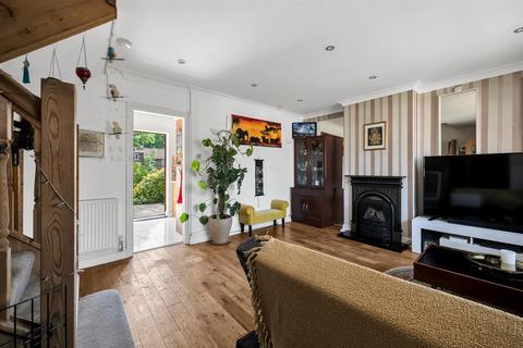 16 Prestbury Square, London, SE9 4NA