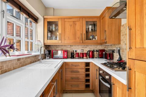 16 Prestbury Square, London, SE9 4NA