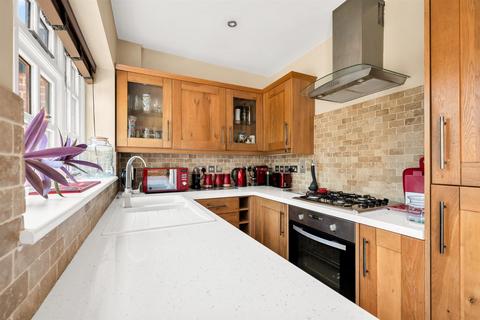 16 Prestbury Square, London, SE9 4NA