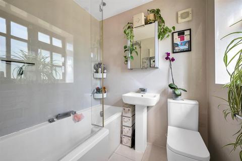 16 Prestbury Square, London, SE9 4NA