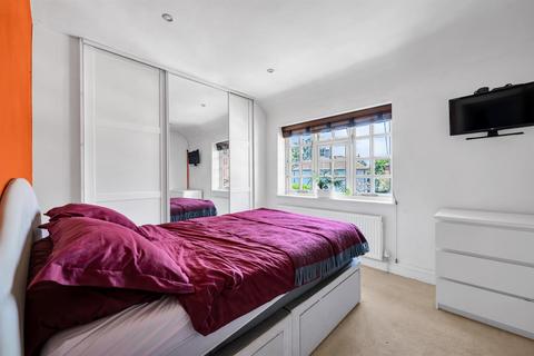 16 Prestbury Square, London, SE9 4NA