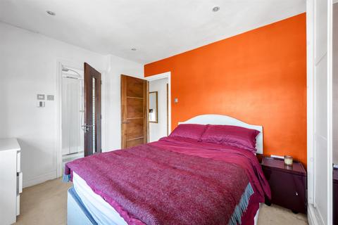 16 Prestbury Square, London, SE9 4NA