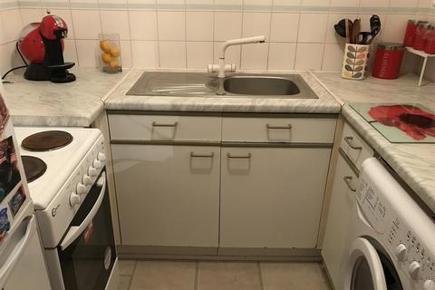 Studio to rent, Cambrian Green, Snowdon Drive, Colindale, London, NW9
