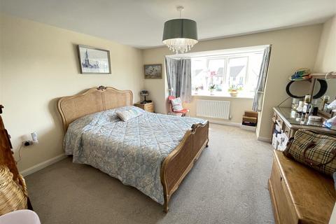 4 Warneford Crescent, Longhedge, Salisbury, SP4 6SB