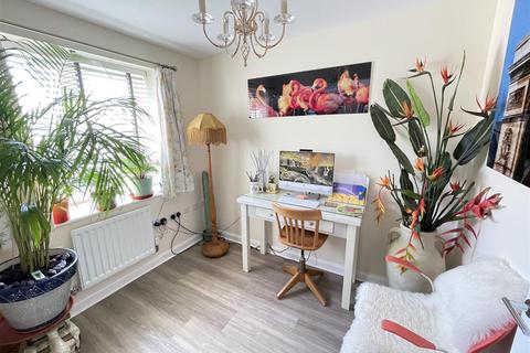 4 Warneford Crescent, Longhedge, Salisbury, SP4 6SB