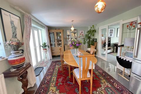 4 Warneford Crescent, Longhedge, Salisbury, SP4 6SB