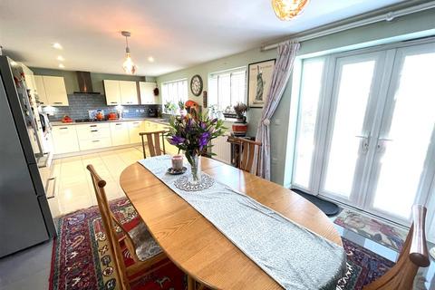 4 Warneford Crescent, Longhedge, Salisbury, SP4 6SB
