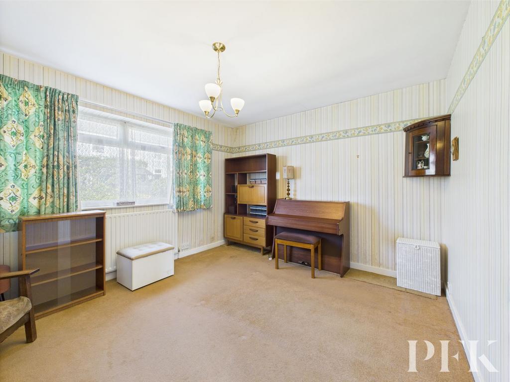 Bedroom/Dining Room