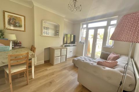 2 bedroom ground floor maisonette for sale, Kingsley Grove, Reigate, Surrey