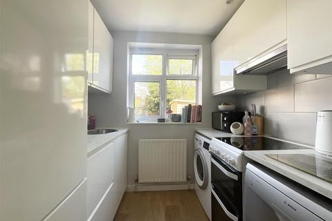 2 bedroom ground floor maisonette for sale, Kingsley Grove, Reigate, Surrey