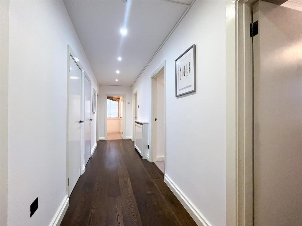 Hallway (1 of 1).jpg