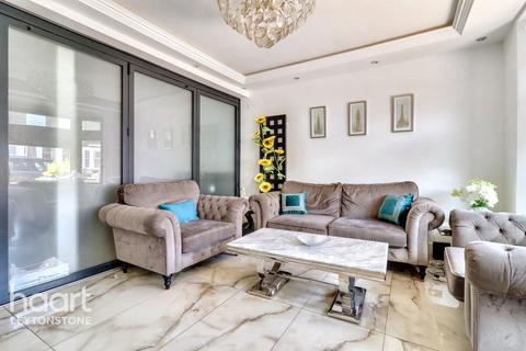 undefined, Vicarage Road, Leyton