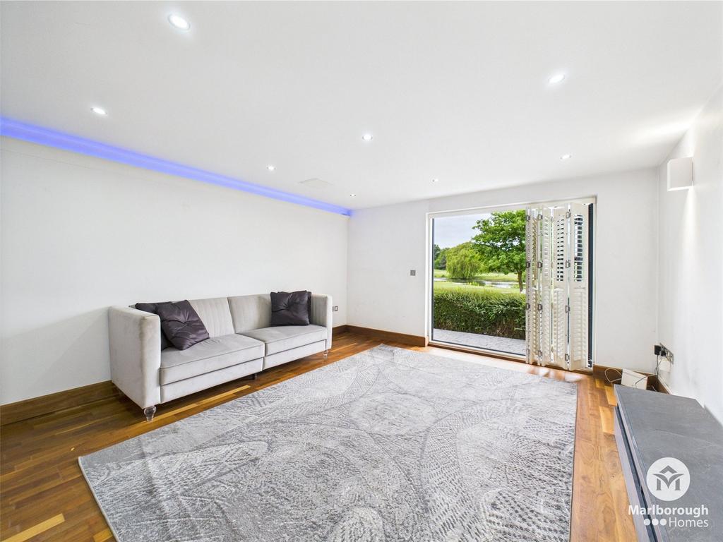 Woolston Manor Ig7