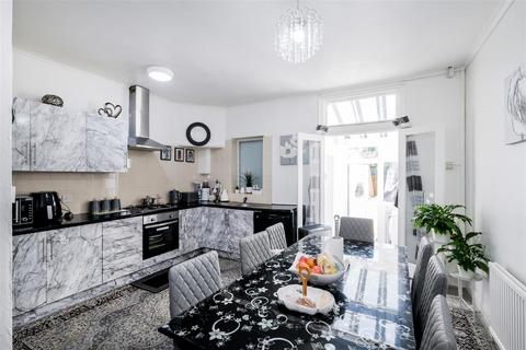 21 Violet Road, London, E17 8HZ
