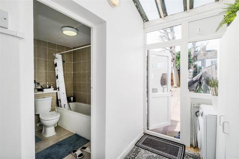 21 Violet Road, London, E17 8HZ