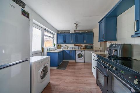 4 bedroom semi-detached house for sale, Whitley Road, Yateley GU46