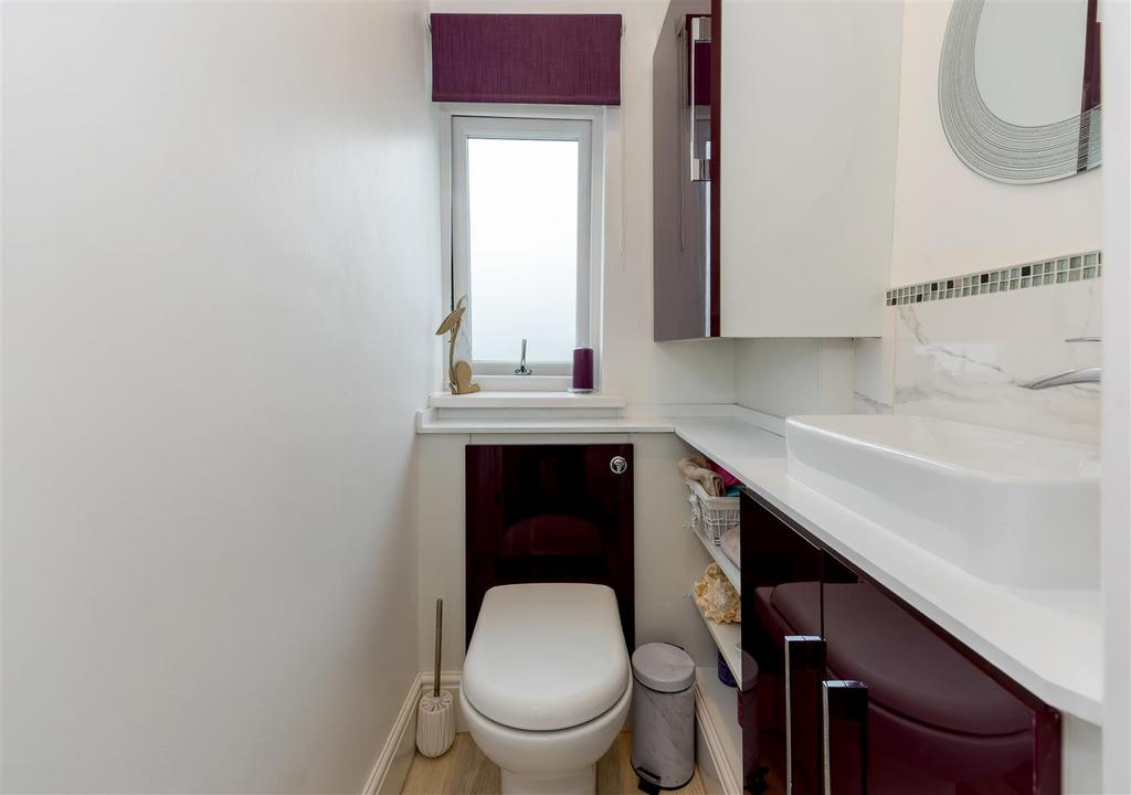 En suite toilet SAPL5239-20250517-Dx O Deep PRIME XD