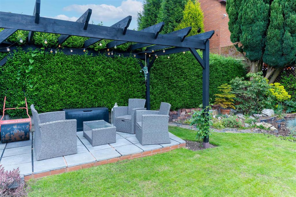 Rear Garden patio area SAPL5049-20250517-Dx O Deep P