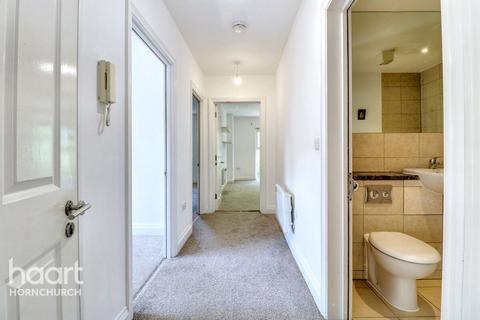 2 bedroom flat for sale, Stafford Avenue, HORNCHURCH