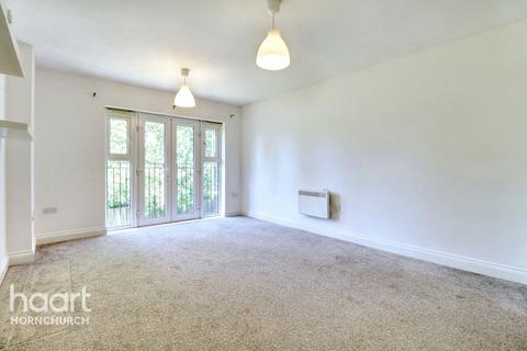 2 bedroom flat for sale, Stafford Avenue, HORNCHURCH