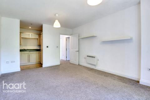 2 bedroom flat for sale, Stafford Avenue, HORNCHURCH