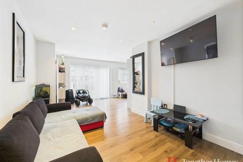 43 Coronation Drive, Hornchurch, RM12 5BP