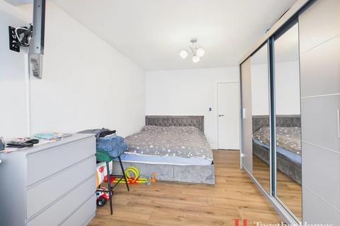 43 Coronation Drive, Hornchurch, RM12 5BP