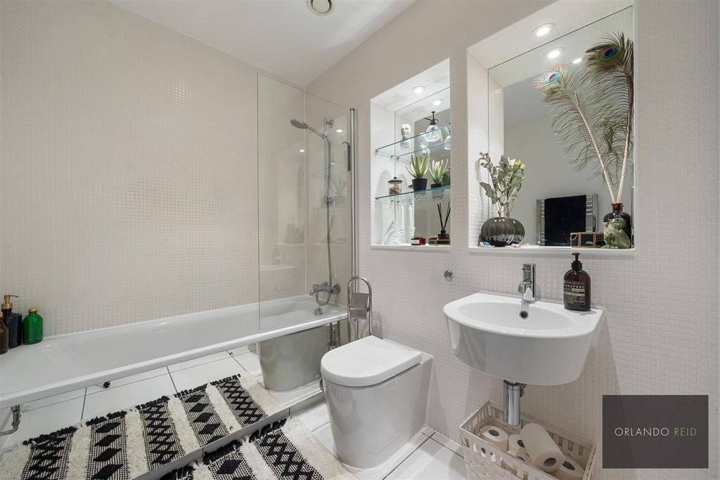 Flat 308, Zachary House SW9 0 AF-3.jpg