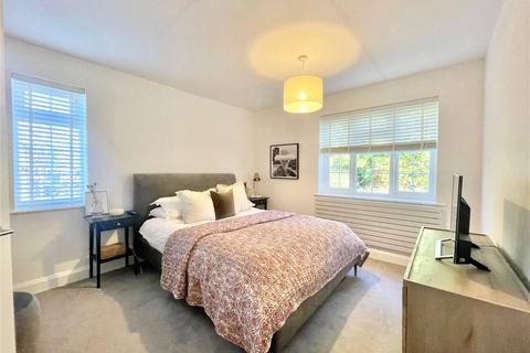 31 Craigmount, Radlett, WD7 7LW