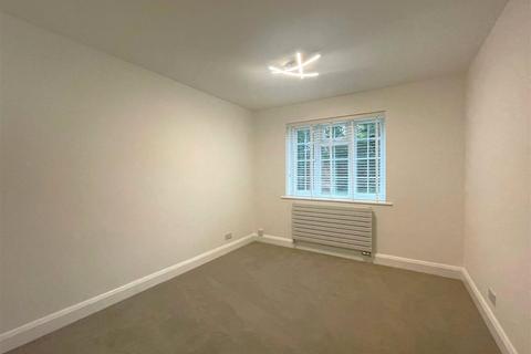 31 Craigmount, Radlett, WD7 7LW